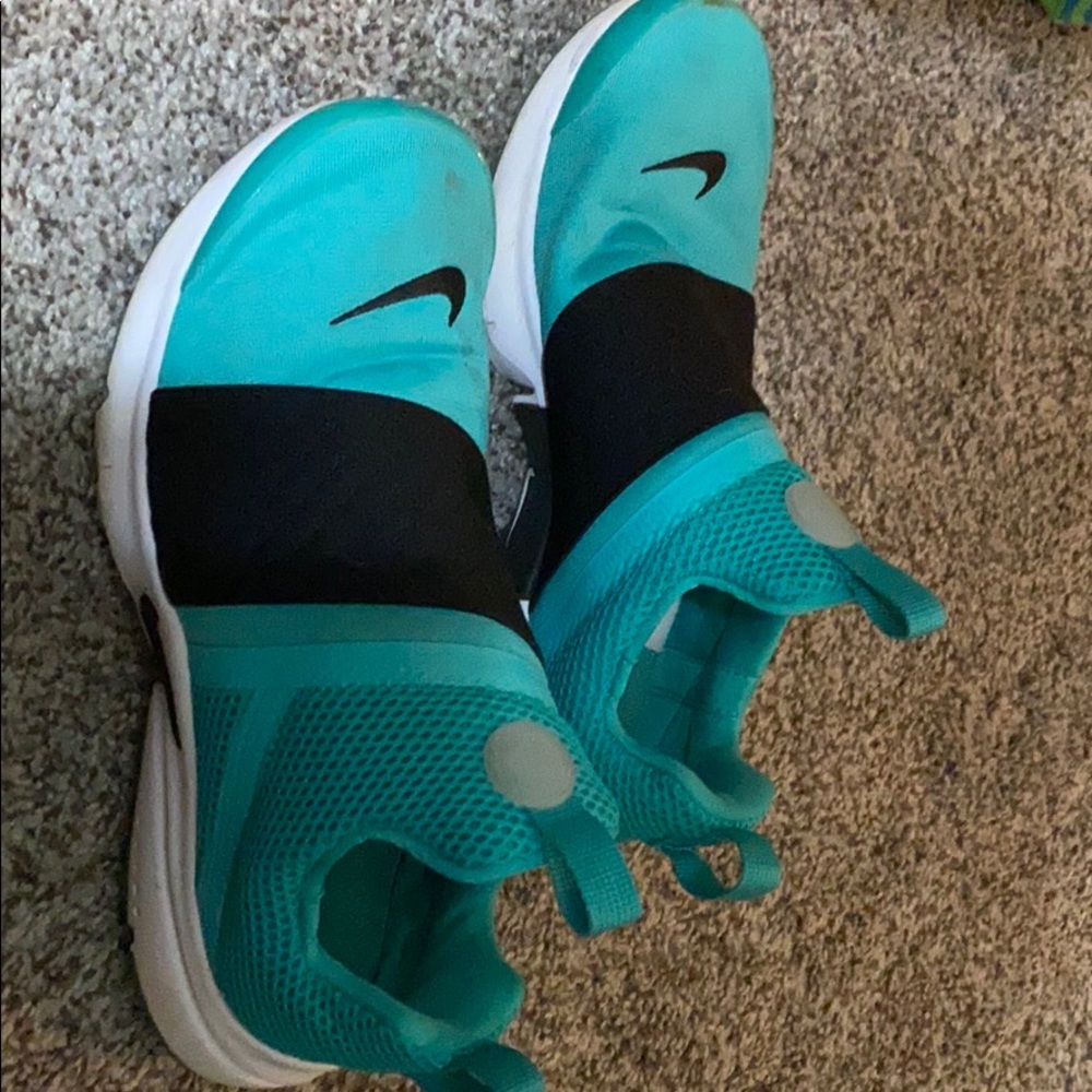 nike tennis shoes